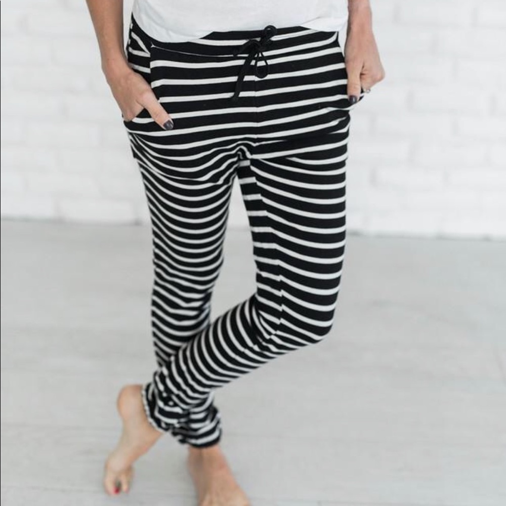 NWOT Black & white striped lounge leggings